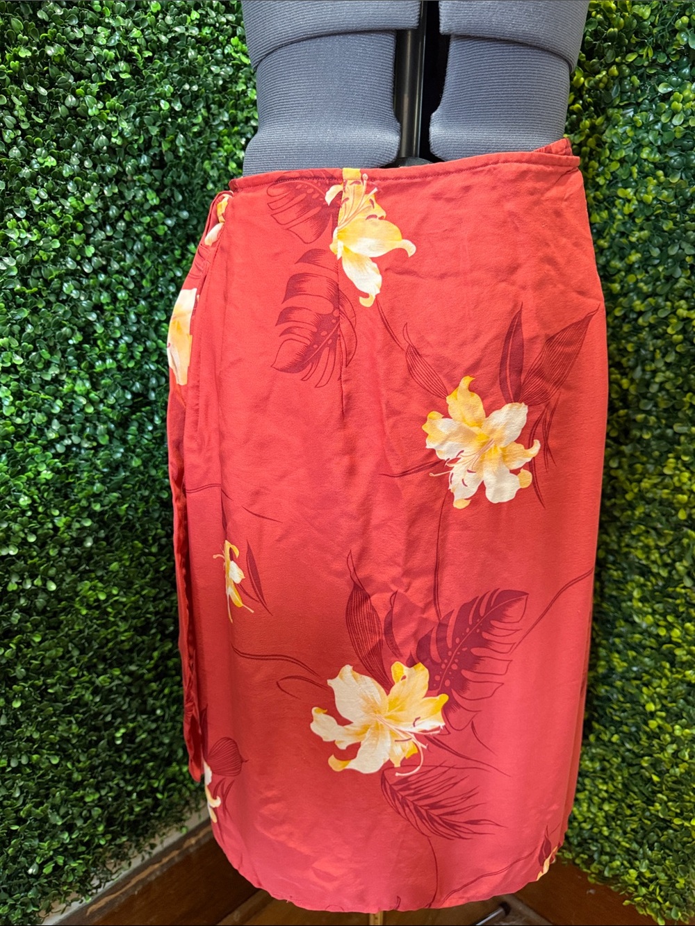 Tommy Bahama Red Floral Women's Swim Sarong Wrap - Picture 3 of 7